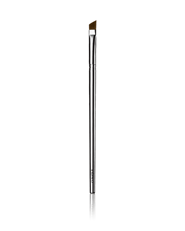 Eye Definer Brush, Ses poils fermes et biseautés modèlent, définissent et intensifient le regard en déposant le maquillage. Technologie antibactérienne.