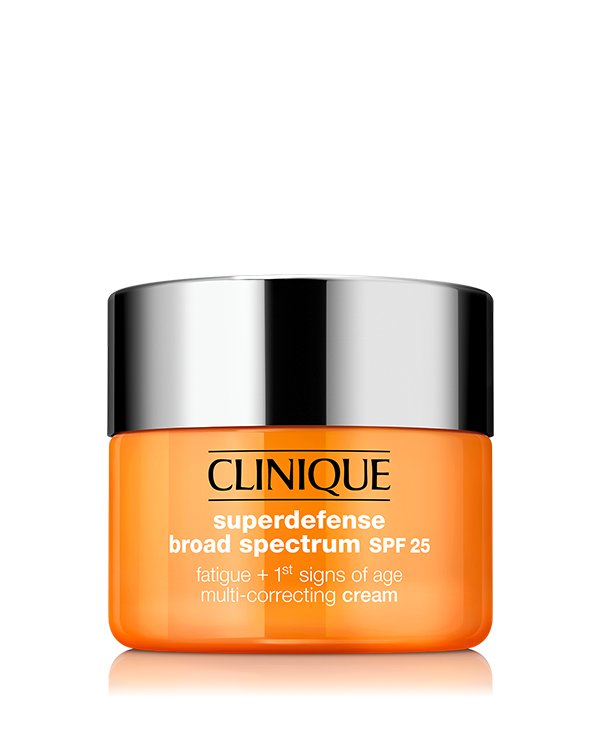 Superdefense SPF25 Fatigue + 1st Signs of Age Multi Correcting Cream, Superdefense: een bescherming voor je huid die je teint doet opleven en de eerste tekenen van veroudering tegengaat. Beschermt ook tegen de zon.