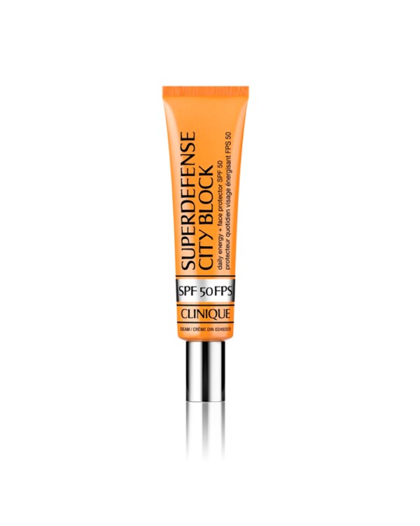 Superdefense City Block SPF 50 Daily Energy + Face Protector, Une crème de jour énergisante avec un SPF 50 pour une protection tout au long de la journée.